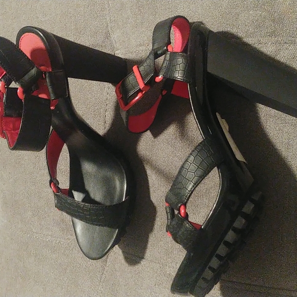 Funky Black and Fushia 5" platform sturdy leather sexy shoes. New 💕 - Picture 5 of 9